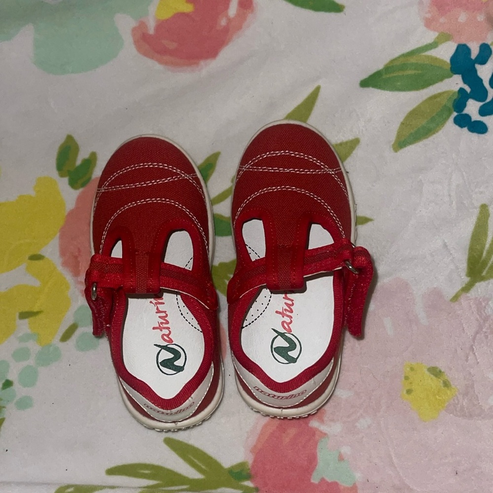 Red naturino toddler shoes size 8.5